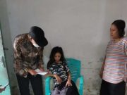 Lurah Kebumen Beri Tali Asih Gadis Penderita Kaki Gajah.