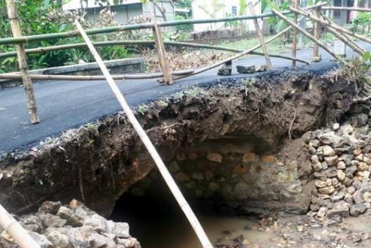 Pagar Jembatan Runtuh, Hubungan Darat di Eromoko Wonogiri Terancam Putus