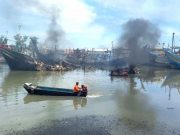 Api Masih Menyala di Antara Kapal yang Terbakar di Tegal