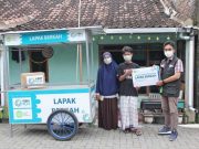 YBM PT PLN UP3 Semarang bersama IZI Jateng Serahkan Bantuan Lapak Berkah untuk Pelaku UMKM