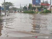Banjir di Bandung Selatan Sebabkan Sejumlah Jalanan Tergenang