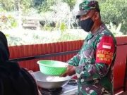 Relawan dan Koramil 18 Ngluwar Siapkan Makan Siang Untuk Lansia