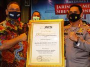 Kapolrestabes Semarang Terima Penghargaan atas Terobosan Aplikasi LIBAS