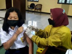 Agar Tak Bingung, Petugas Arahkan Warga yang Ikut Vaksinasi