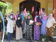 Dosen FE USM Latih Pembuatan Sabun Deterjen Cair Ramah Lingkungan