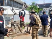 Pedagang Liar di Sekitar Pasar Johar Dirazia, 40 Gerobak dan Lapak Dibongkar dan Diangkut Satpol PP