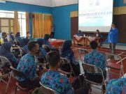 Mahasiswa Prodi Kewirausahaan dan Managemen FEB Unpand Semarang Gelar Coaching Clinic di SMKN 1 Wonosobo