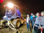 Evakuasi Tanah Longsor di Ketinggring Hingga Malam Hari