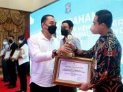 20 Perusahaan Hemat Energi Menerima Penghargaan dari Wali Kota