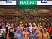 Program SMK Mbangun Desa, SMK Islam al Hikmah Mayong Adakan Pelatihan Rias Wajah Gratis