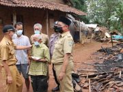Rumahnya Ludes Terbakar, Mbah Giyono Senang Dikunjungi Bupati