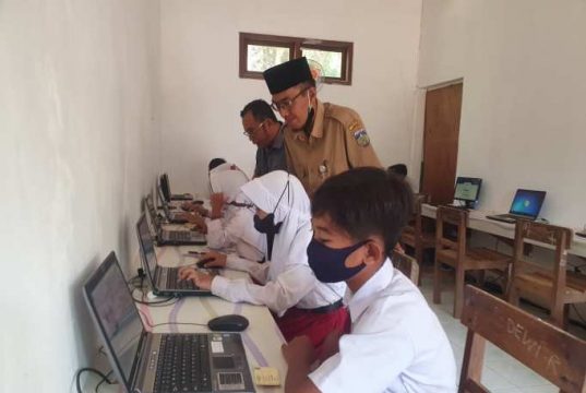 Jaringan dan Peralatan Menjadi Kendala Asesmen Nasional di Karimunjawa