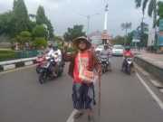 Wujud Cinta Jepara, Tigor Sitegar Jalan Kaki 22 Km Sampaikan Petisi pada Pj Bupati