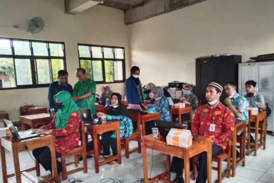 Tim Pengabdian MKU USM Beri Pelatihan Penggunaan Quizizz di SD Karanganyar Gunung 01