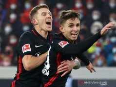 Gladbach Dipecundangi Sepuluh Pemain Frankfurt