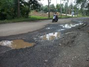 Warga Mengeluh, Jalan Guyangan-Petanahan Rusak dan Berlubang