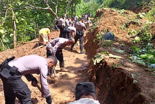 Menyingkirkan Longsor, Membuka Dua Dusun di Wonogiri yang Terisolasi