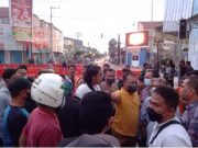 Nyaris Bentrok Penutupan Portal Akses ke Alun-alun Kota Tegal