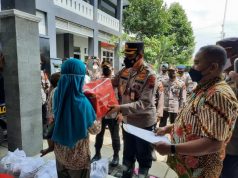 Irwasda Polda Jateng Bantu dan Hibur Warga Terdampak Banjir Rob