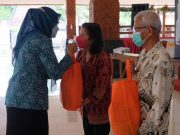 Jelang Natal, TP PKK Kota Magelang Serahkan Tali Asih Kepada 105 Jemaat Gereja Lansia