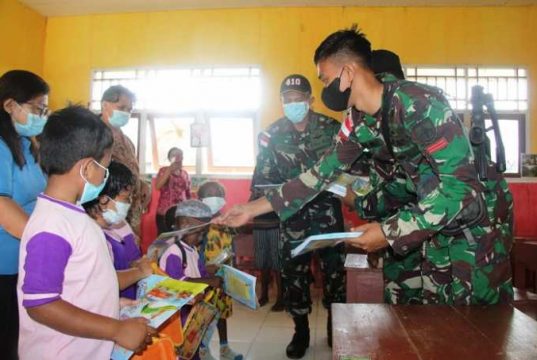 Satgas Pamtas Alugoro Blora Bantu Program Pendidikan Anak Papua
