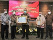 Kakanwil Kumham Jateng Serahkan Catatan Hak Cipta Lagu “Kudangan” Karya Ki Nartosabdho ke Ahli Waris