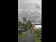 Gunung Semeru di Lumajang Jawa Timur Mengalami Erupsi