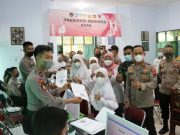 Kapolres Pantau Vaksinasi di MIN 1 Kebumen, Siswa Antusias