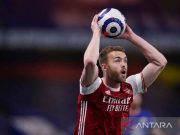 Aston Villa Gaet Calum Chambers dari Arsenal