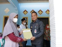 Bupati Serahkan Santunan Korban Laka Laut Pantai Suwuk