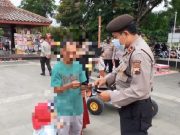 Polres Kebumen Tegur Warga di Alun-alun agar Taati Prokes