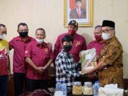 Dewan Penyantun KONI Kota Magelang Beri Bonus Kepada Atlet Selam, Aulia Zahraini