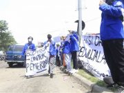 Jalan Mataram Tak Kunjung Diperbaiki, Mahasiswa Tegal Lakukan Protes