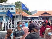 Ribuan Warga Geruduk Kantor Dinas Sosial Kota Tegal