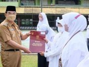Pelaku UMKM di Kota Magelang Menerima Sertifikat Halal