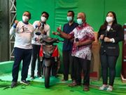 Tak Bisa Naik Motor, Maskur Malah Dapat Hadiah Motor saat Vaksin