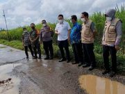 Viral Sampai Pusat, Tim Kemendagri Tinjau Jalan ‘Benteng Takesi’ Hadipolo