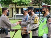 Kapolres Magelang Berikan Penghargaan Kepada Puluhan Polisi