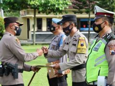 Kapolres Magelang Berikan Penghargaan Kepada Puluhan Polisi