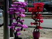 Jelang Imlek, Pengrajin Bunga Sakura Kebanjiran Pesanan