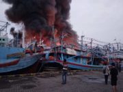 Polisi Mengevakuasi 13 kapal yang Terbakar di Pelabuhan Tegal Hari Ini