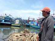 Ratusan Kapal Menumpuk di Pelabuhan Tegal, Nelayan Rugi Besar
