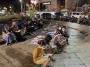 Resah Minat Baca Minim, Komunitas Literasi Sosial Buka Lapak Buku Bacaan Gratis di Alun-alun