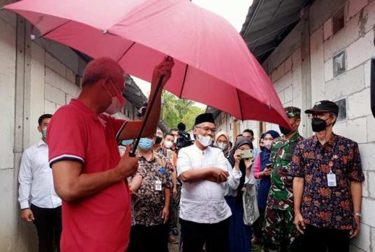 Ganjar Tinjau Pembangunan Perumahan Berbasis Komunitas di Kampung Tulung