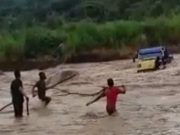 Viral Dua Orang Bersama Truk Pasir di Tegal Hanyut Terbawa Arus