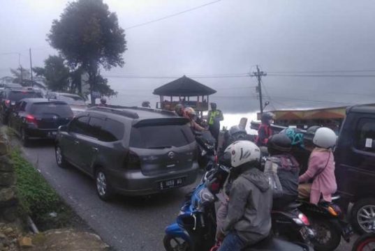 Tahun Baru Dieng Diserbu Wisatawan, Arus Lalu Lintas Padat Merayap