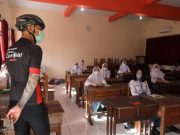 Ganjar Ingatkan Guru yang Copot Masker