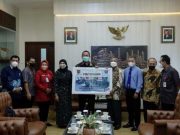 Wali Kota Semarang Serahkan Bantuan Sarana Perpustakaan USM