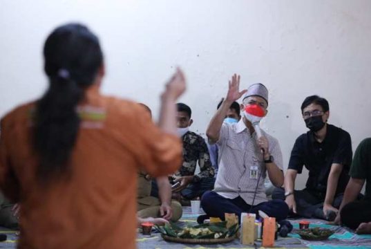 Ganjar Ngantor di Balai Desa Gunungsari Kebumen