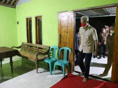Ganjar Bermalam di Rumah Warga; Dua Tahun Saya Tak Bisa Begini Karena Pandemi